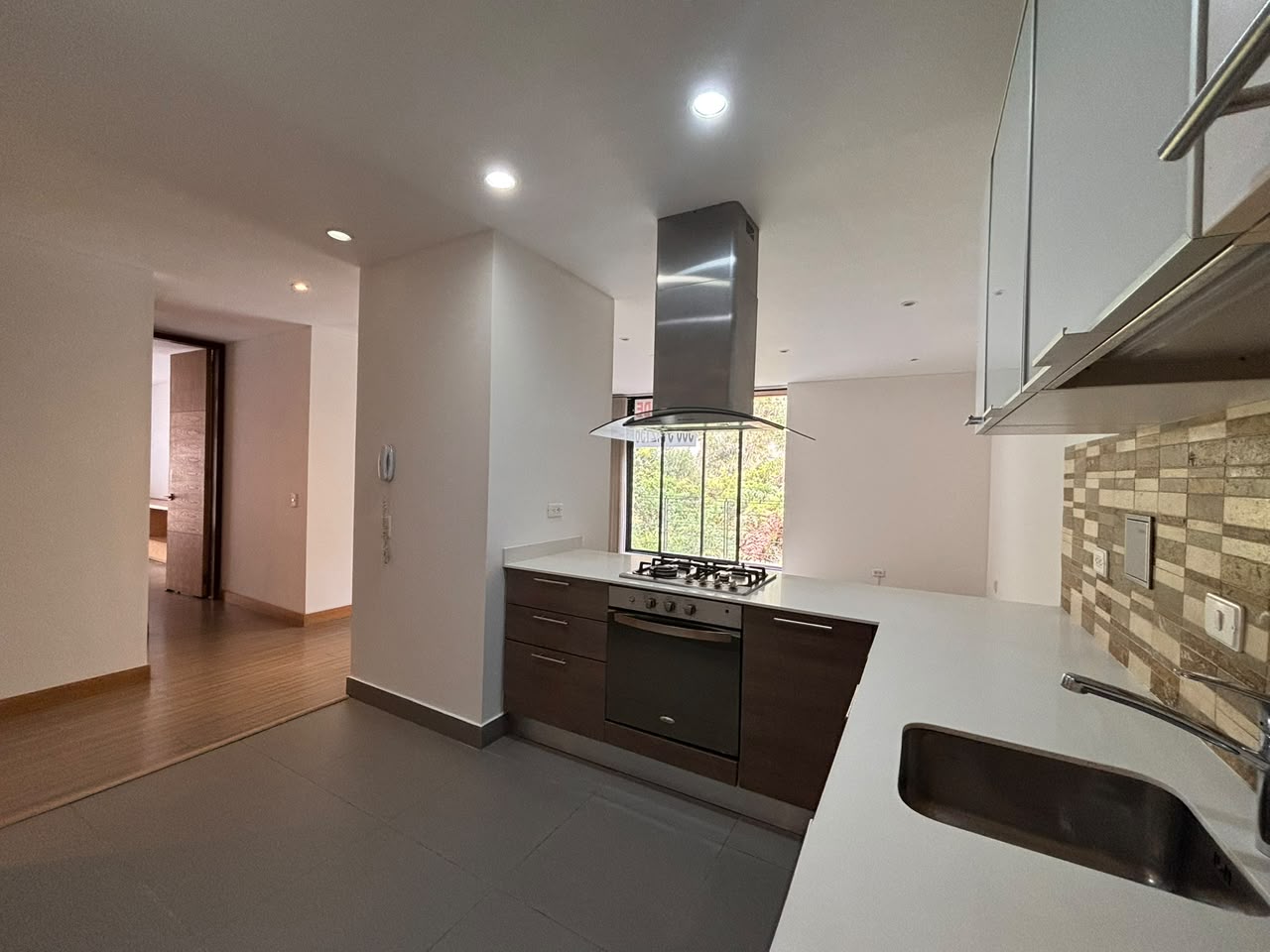 Apartamento en venta en Los Rosales, Bogotá · foto 7 de 24