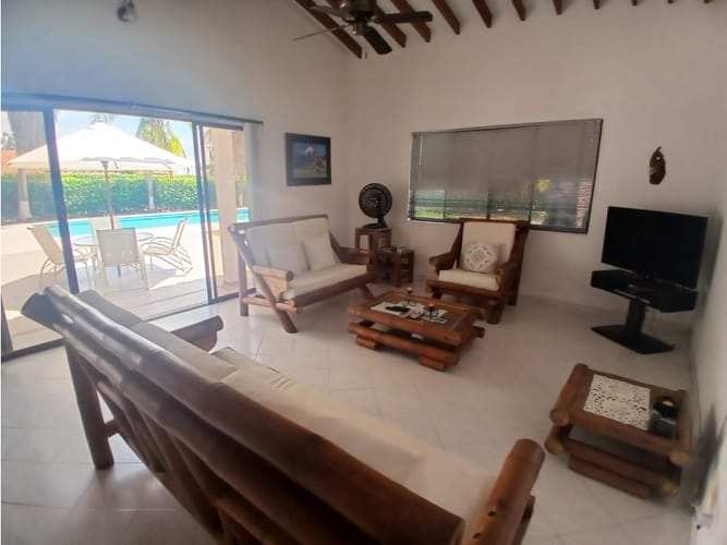 Casa de 4 alcobas en venta en Ricaurte, 450 m² · foto 3 de 24