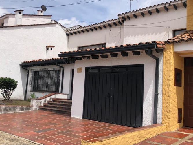 Casa de 4 alcobas en venta en Niza Norte, Bogotá, 308 m² · foto 2 de 22