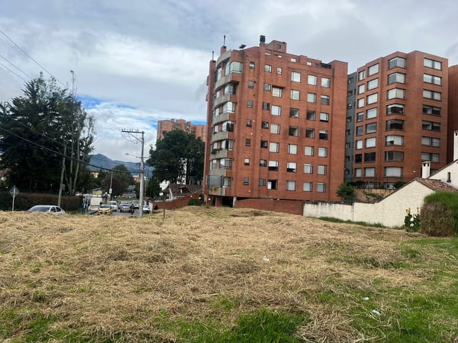 Casa en venta en Cerros De Suba, Bogotá · foto 2 de 24
