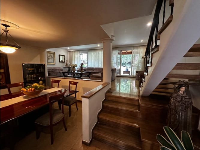Casa de 3 alcobas en venta en San Lucas, Medellín, 229 m² · foto 6 de 24