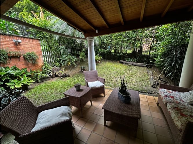 Casa de 3 alcobas en venta en San Lucas, Medellín, 229 m² · foto 9 de 24