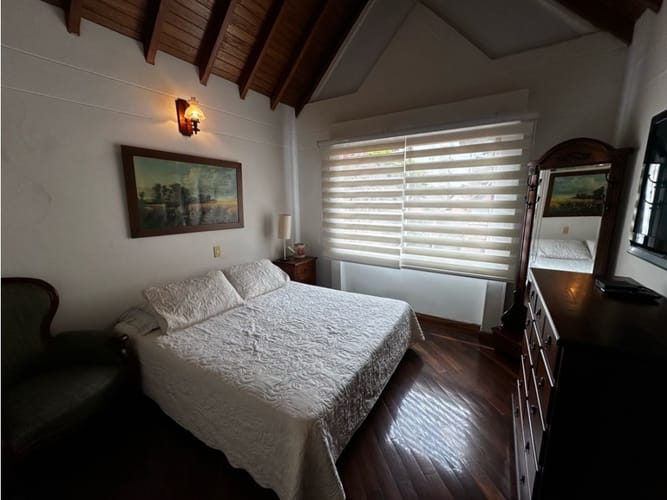 Casa de 3 alcobas en venta en San Lucas, Medellín, 229 m² · foto 11 de 24