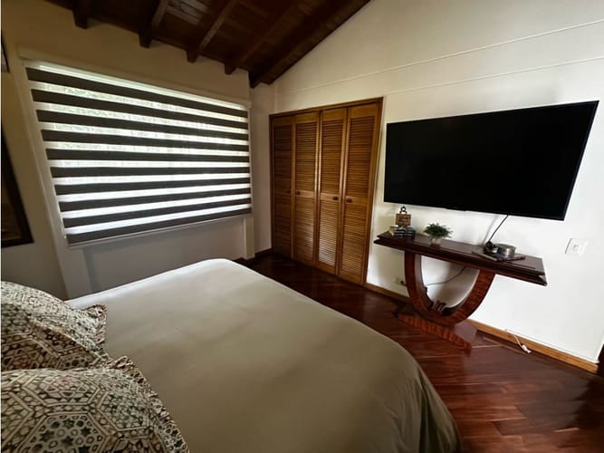 Casa de 3 alcobas en venta en San Lucas, Medellín, 229 m² · foto 18 de 24