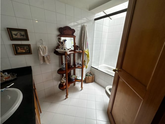 Casa de 3 alcobas en venta en San Lucas, Medellín, 229 m² · foto 23 de 24