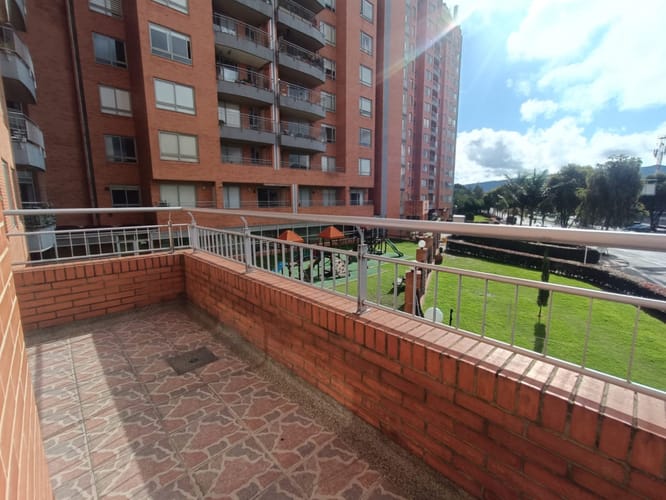 Apartamento de 4 alcobas en venta en Ilarco, Bogotá, 172 m² · foto 2 de 19