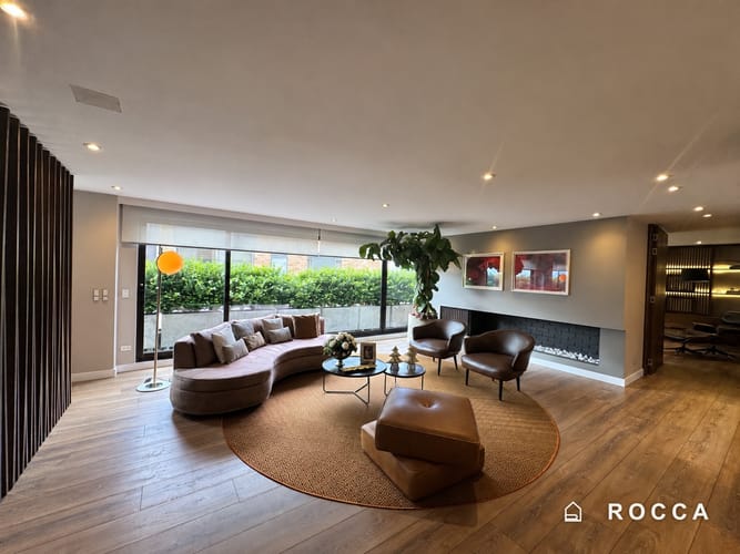 Apartamento de 3 alcobas en venta en Los Rosales, Bogotá, 735 m² · foto 2 de 24