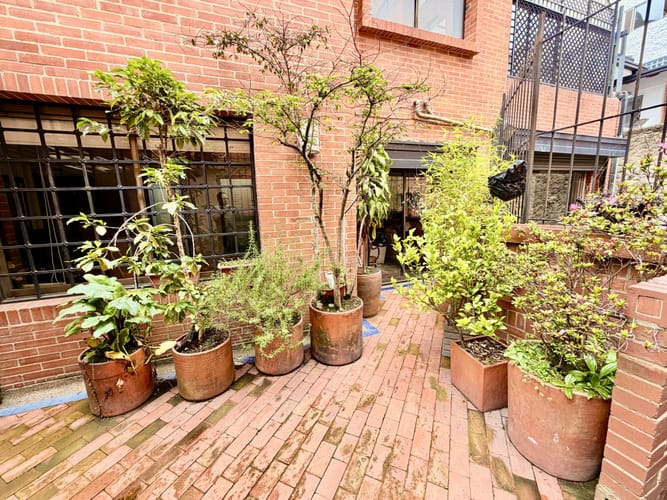 Apartamento de 3 alcobas en venta en Los Rosales, Bogotá, 210 m² · foto 1 de 21