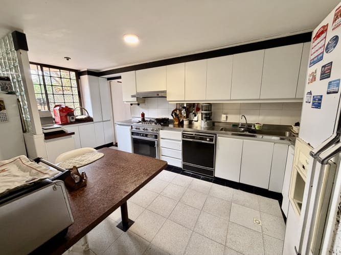 Apartamento de 3 alcobas en venta en Los Rosales, Bogotá, 210 m² · foto 8 de 21