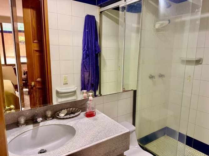Apartamento de 3 alcobas en venta en Los Rosales, Bogotá, 210 m² · foto 10 de 21