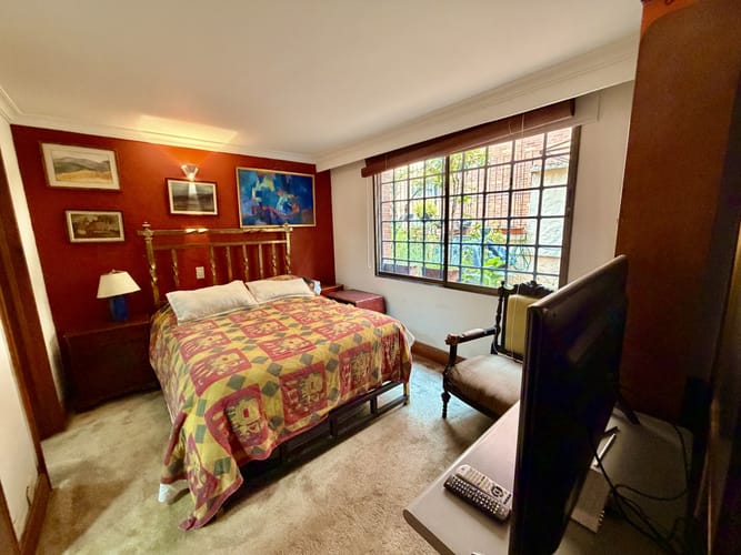Apartamento de 3 alcobas en venta en Los Rosales, Bogotá, 210 m² · foto 12 de 21