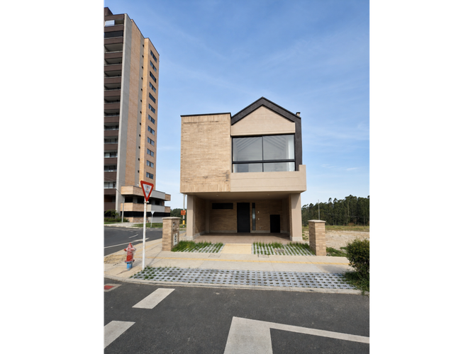 Casa de 3 alcobas en venta en Llano Grande, Rionegro, 173 m² · foto 2 de 24