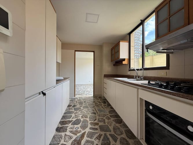 Apartamento de 3 alcobas en venta en El Poblado, Medellín, 140 m² · foto 7 de 18