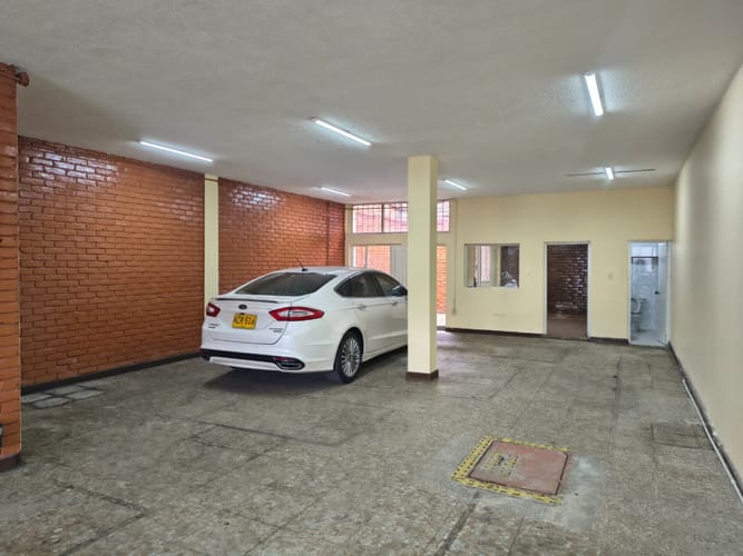 Casa de 6 alcobas en arriendo en Popular Modelo, Bogotá, 650 m² · foto 3 de 21