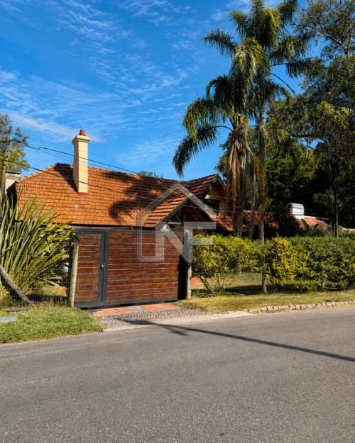Casa en venta en Pinares - Punta del Este de 3 dormitorios en zona muy residencial y tranquila