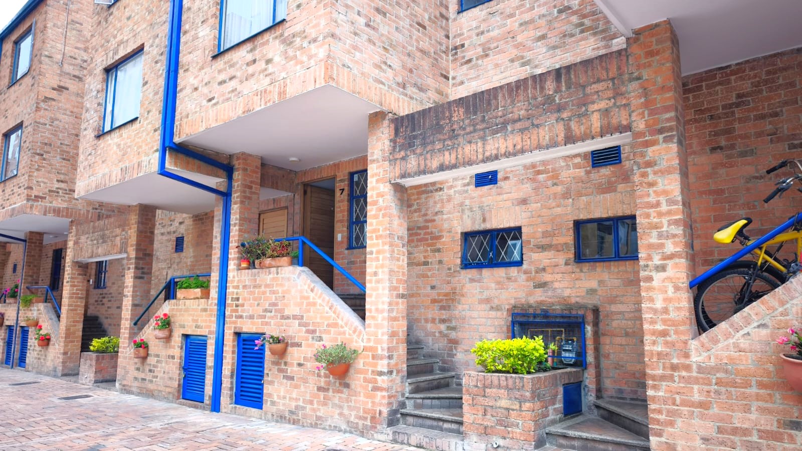 Casa en venta en Cedritos, Bogotá · foto 2 de 24