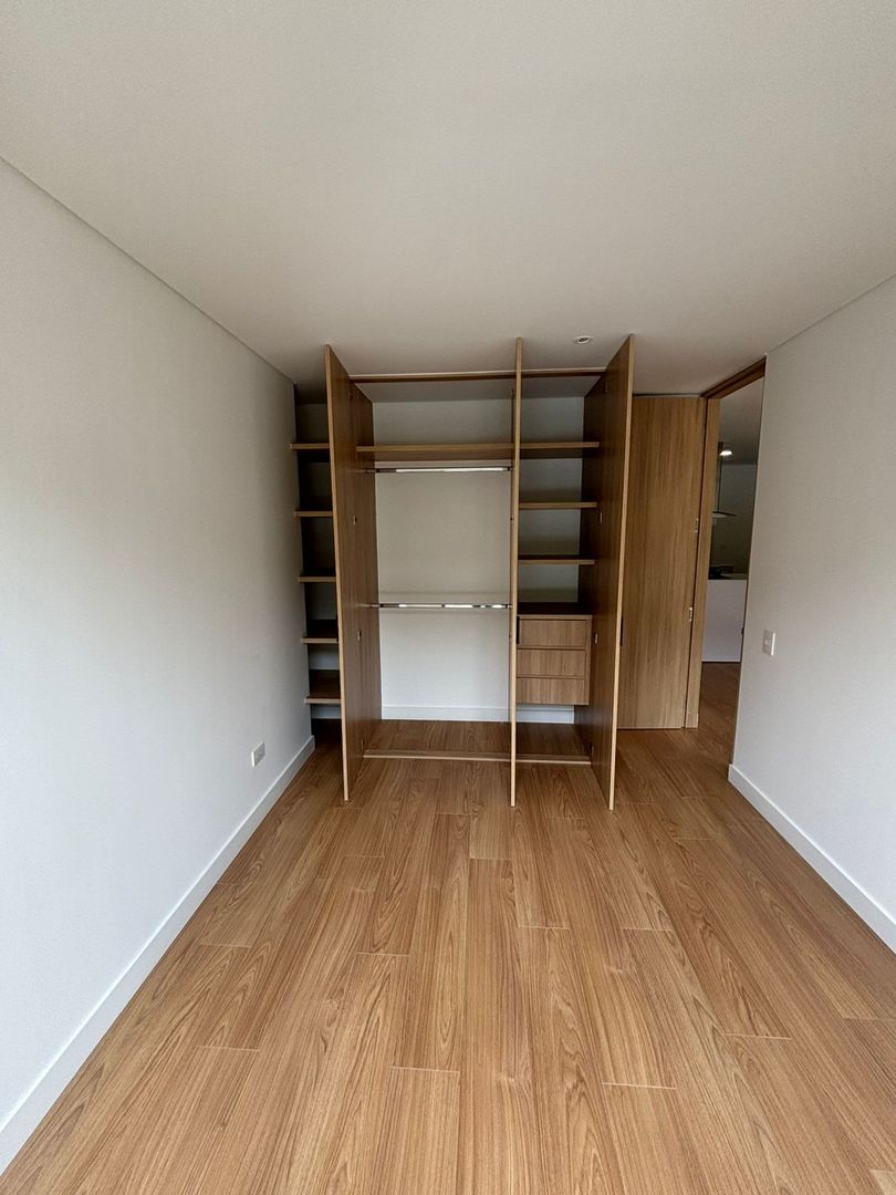 Apartamento en venta en Bosque De Pinos, Bogotá · foto 4 de 13