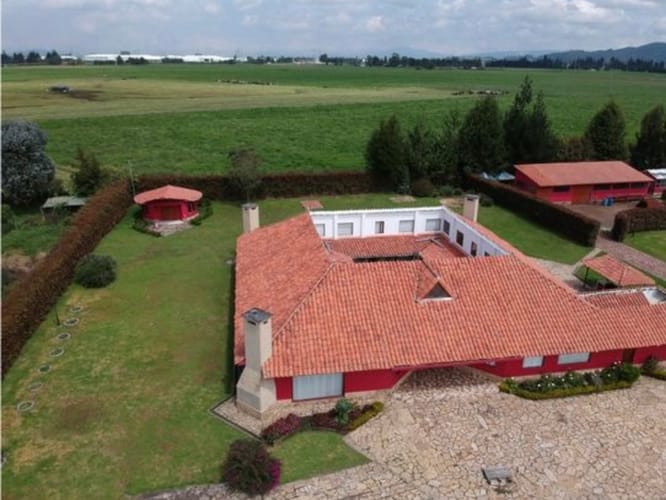 Casa de 3 alcobas en arriendo en Siberia, Cota, 793 m² · foto 3 de 23