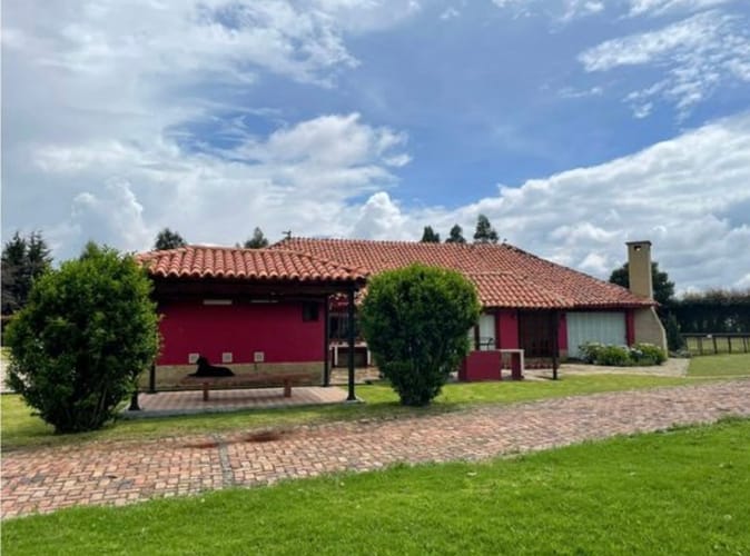 Casa de 3 alcobas en arriendo en Siberia, Cota, 793 m² · foto 4 de 23