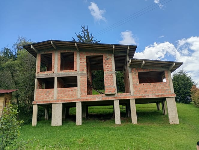 Lote en venta en El Libano, La Calera, 2500 m² · foto 2 de 12