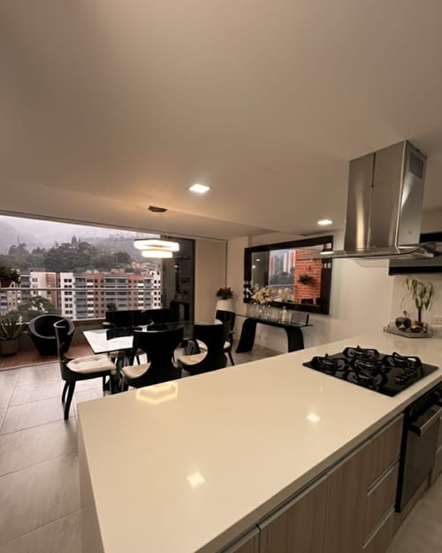 Apartamento de 4 alcobas en venta en El Chingui, Envigado, 143 m² · foto 2 de 19