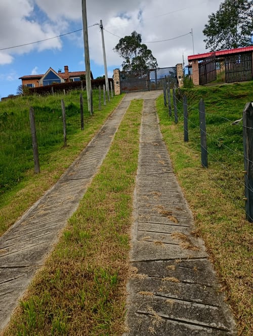 Lote en venta en El Libano, La Calera, 2500 m² · foto 5 de 12