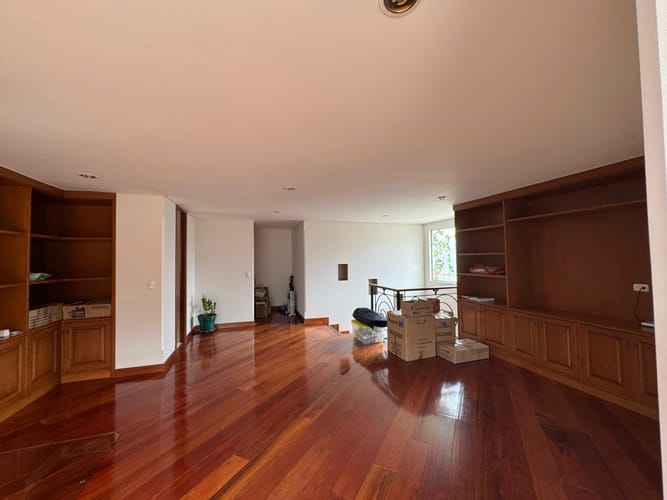 Apartamento de 3 alcobas en venta en Santa Barbara, Bogotá, 239 m² · foto 2 de 9