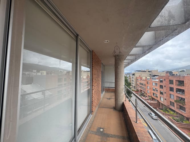 Apartamento de 3 alcobas en venta en Santa Barbara, Bogotá, 239 m² · foto 3 de 9