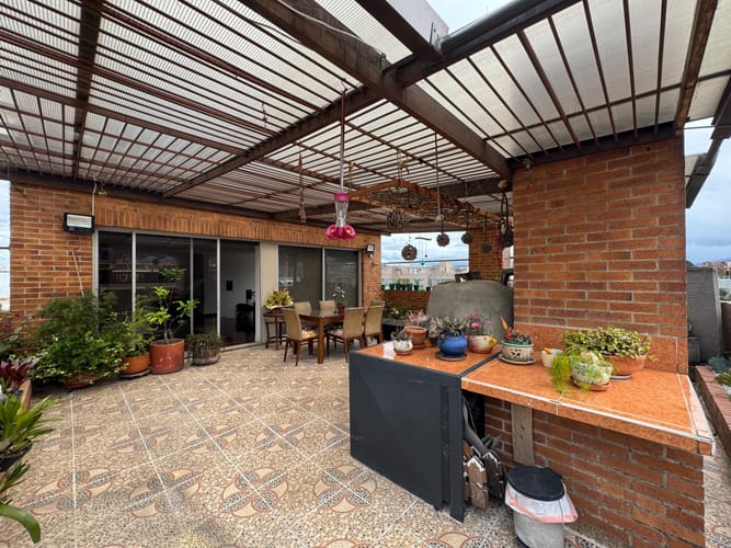 Apartamento de 3 alcobas en venta en Santa Barbara, Bogotá, 239 m² · foto 5 de 9