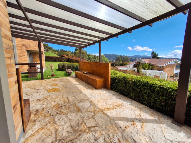 Casa de 5 alcobas en venta en Yerbabuena, Sopó, 336 m² · foto 2 de 24