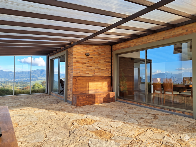 Casa de 5 alcobas en venta en Yerbabuena, Sopó, 336 m² · foto 3 de 24