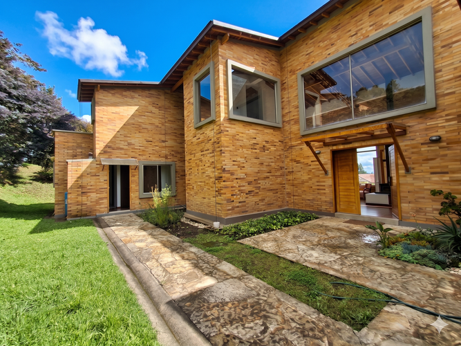 Casa de 5 alcobas en venta en Yerbabuena, Sopó, 336 m² · foto 4 de 24