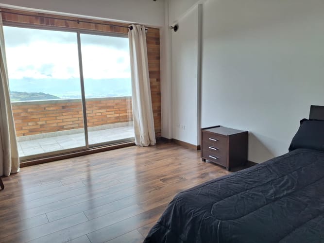 Casa de 5 alcobas en venta en Yerbabuena, Sopó, 336 m² · foto 13 de 24
