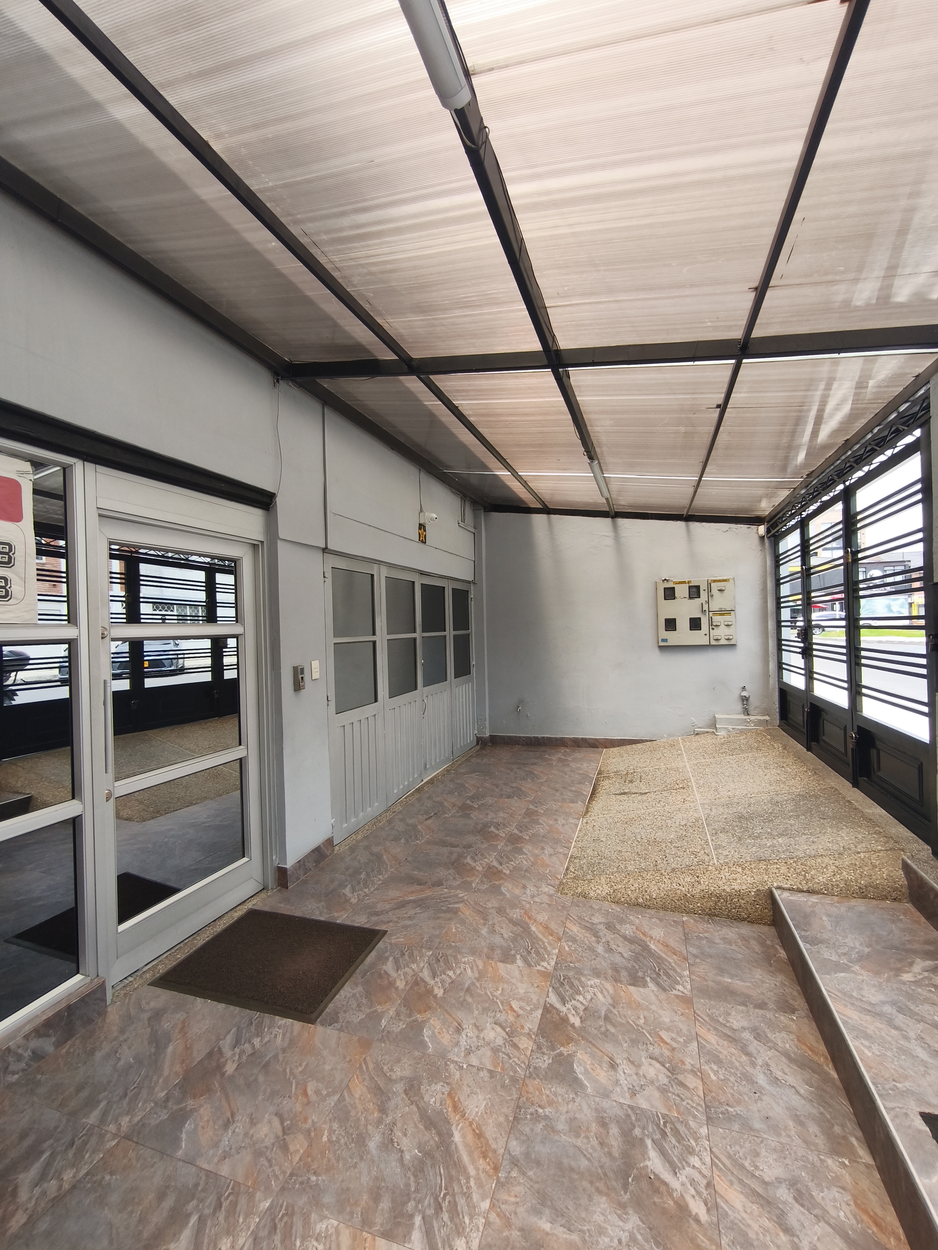 Casa en venta en Fontibon, Bogotá · foto 3 de 19