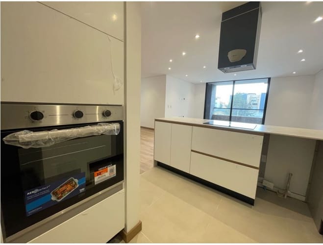Apartamento de 3 alcobas en venta en Santa Barbara, Bogotá, 127 m² · foto 3 de 24