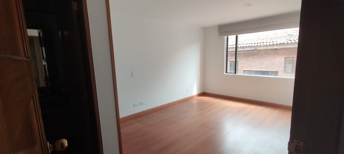 Apartamento de 2 alcobas en venta en Chico Norte, Bogotá, 84 m² · foto 4 de 6