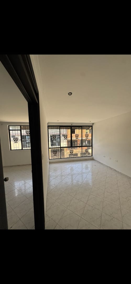 Casa de 4 alcobas en venta en Picaleña Y Mirolindo, Ibagué, 160 m² · foto 2 de 12