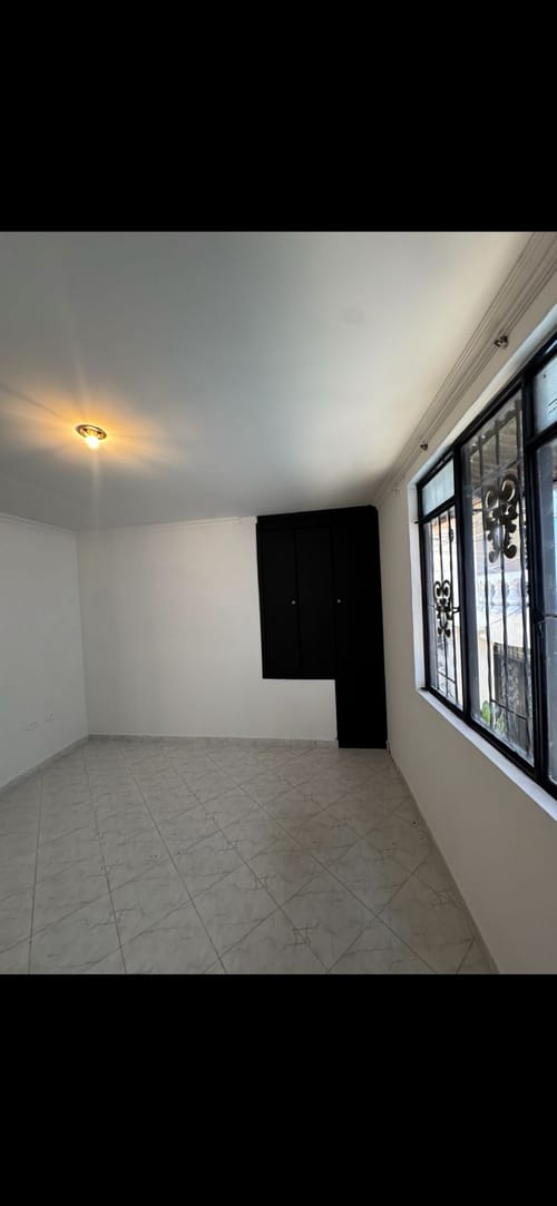 Casa de 4 alcobas en venta en Picaleña Y Mirolindo, Ibagué, 160 m² · foto 3 de 12