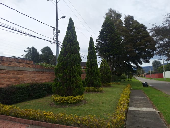 Casa de 5 alcobas en venta en San Jose De Bavaria, Bogotá, 550 m² · foto 2 de 24