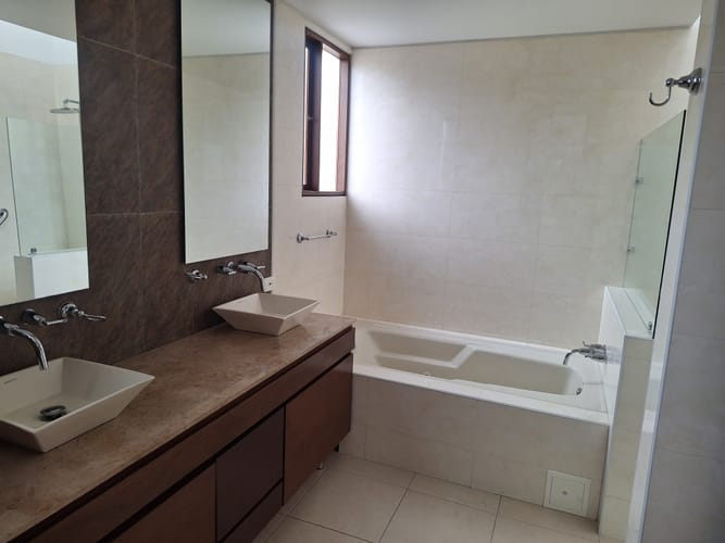 Casa de 5 alcobas en venta en San Jose De Bavaria, Bogotá, 550 m² · foto 23 de 24