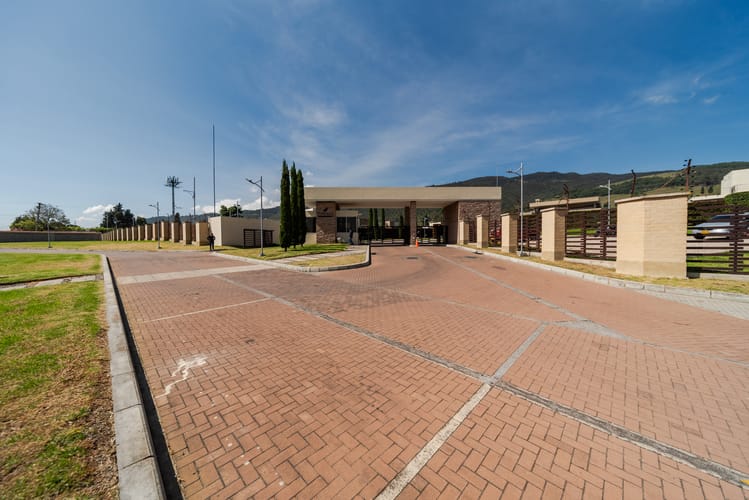 Lote en venta en La Violeta, Sopó, 2244 m² · foto 2 de 24
