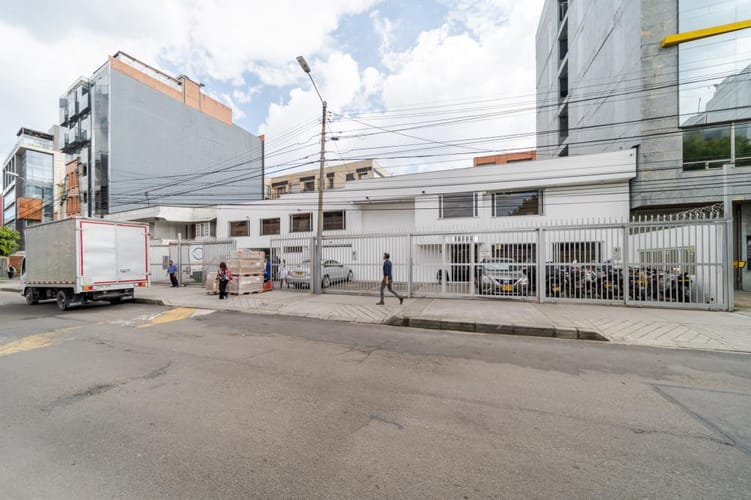 Casa de 15 alcobas en venta en Ilarco, Bogotá, 449 m² · foto 23 de 23