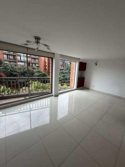 Apartamento de 3 alcobas en venta en Colina Campestre, Bogotá, 103 m² · foto 2 de 24