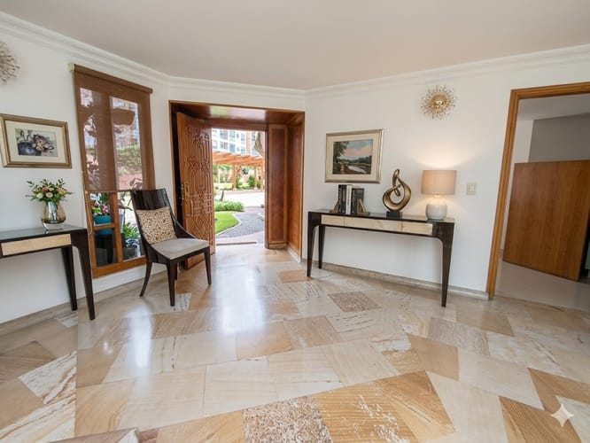 Casa de 3 alcobas en venta en Cerros De Suba, Bogotá, 205 m² · foto 2 de 18