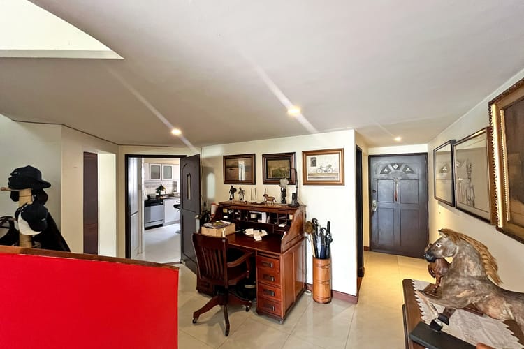Apartamento de 3 alcobas en venta en Chico Norte, Bogotá, 166 m² · foto 2 de 15