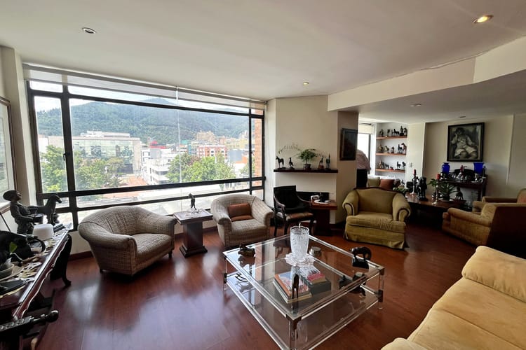 Apartamento de 3 alcobas en venta en Chico Norte, Bogotá, 166 m² · foto 4 de 15