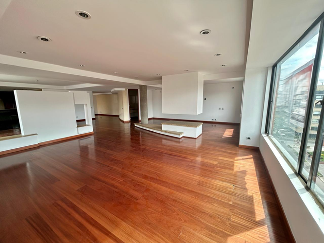 Apartamento en venta en Santa Barbara, Bogotá · foto 2 de 24