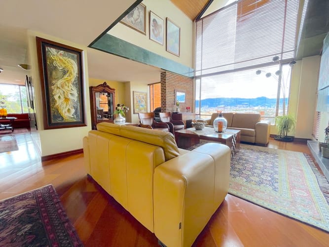 Apartamento de 3 alcobas en venta en Cerros De Suba, Bogotá, 171 m² · foto 2 de 23