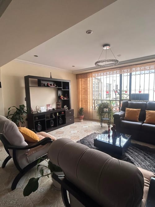 Casa de 5 alcobas en venta en Bavaria, Bogotá, 245 m² · foto 3 de 12