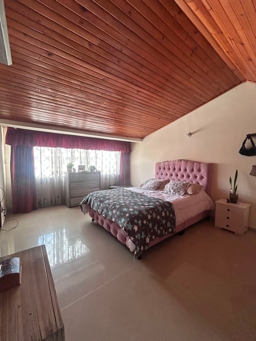 Casa de 5 alcobas en venta en Bavaria, Bogotá, 245 m² · foto 8 de 12